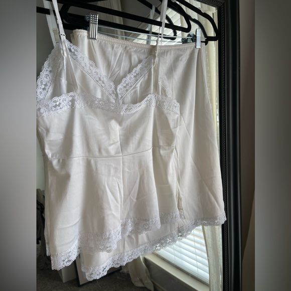SOLD‼️VINTAGE Slip Nightie Set - Picture 4 of 5